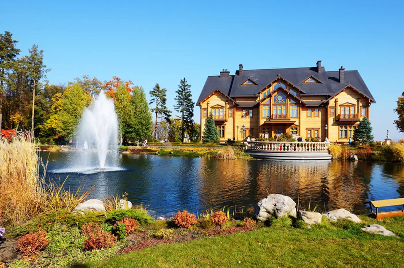 Запад не будет бить Зеленского за “Межигорье”