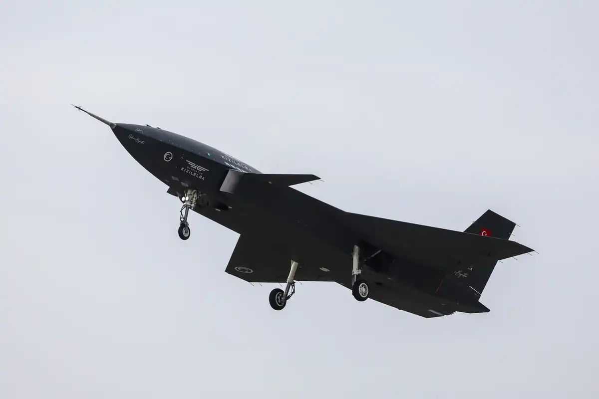 Беспилотный истребитель Kizilelma впервые испытал оружие TOLUN