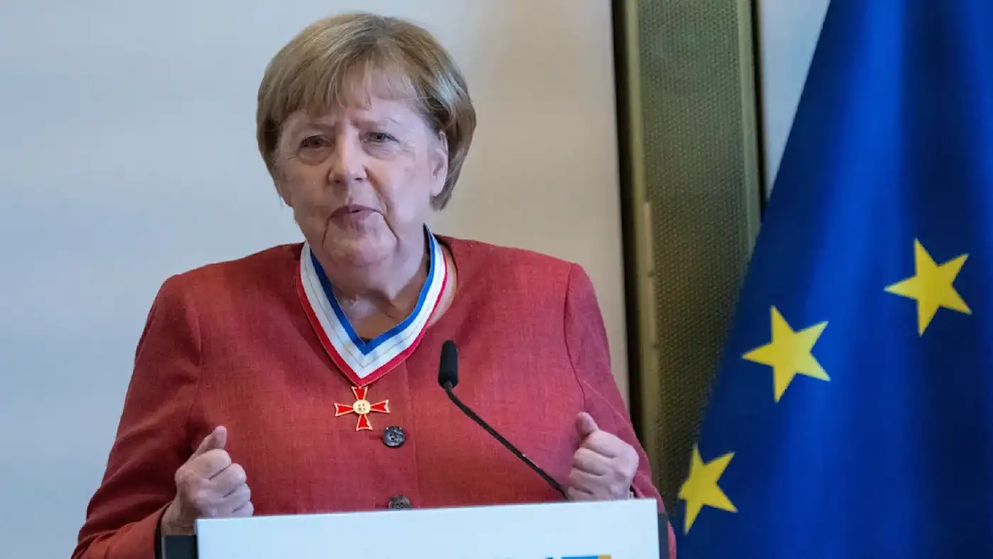 Кринжовая версия интервью Меркель