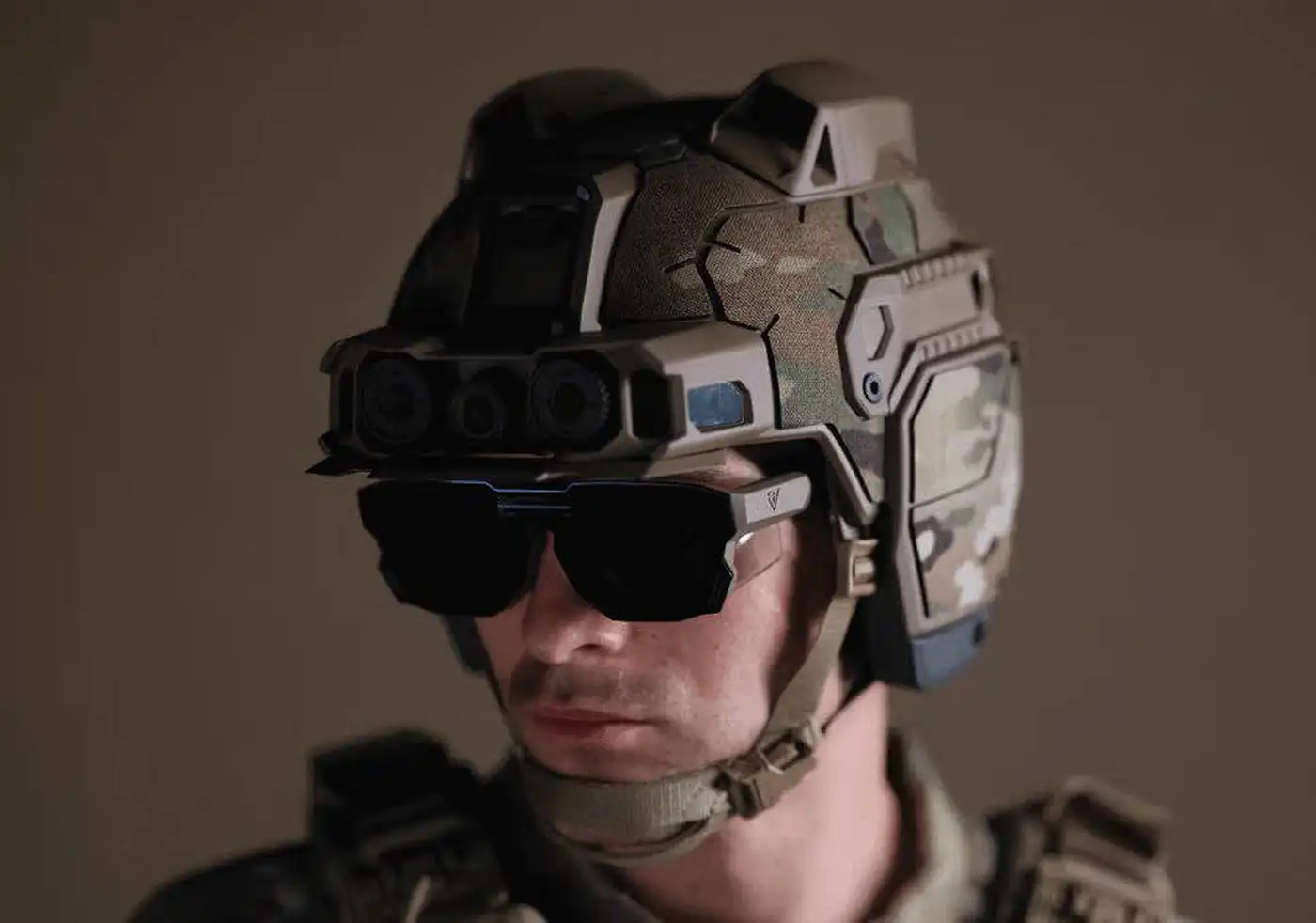 Шлем смешанной реальности EagleEye, способный видеть через стены