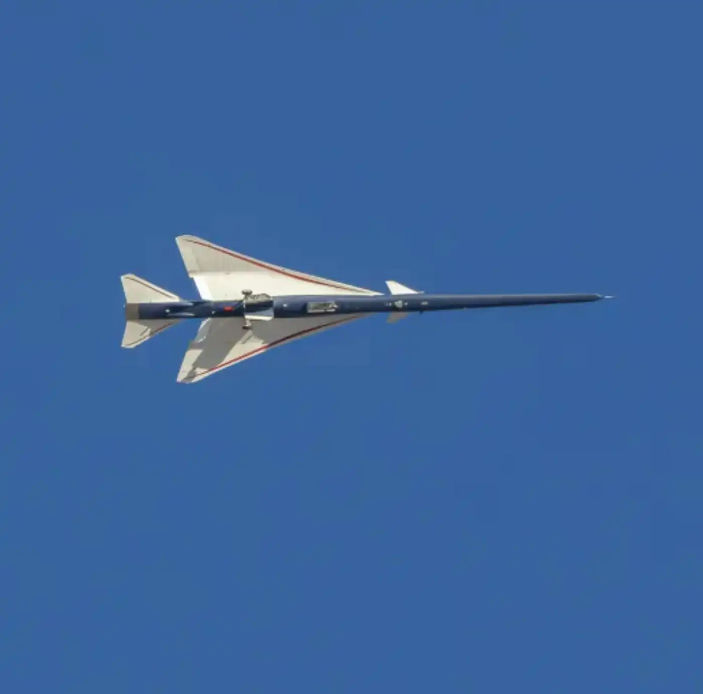 Первый полёт X-59: шаг к возвращению сверхзвуковых пассажирских перелётов 1 X-59 в полёте.