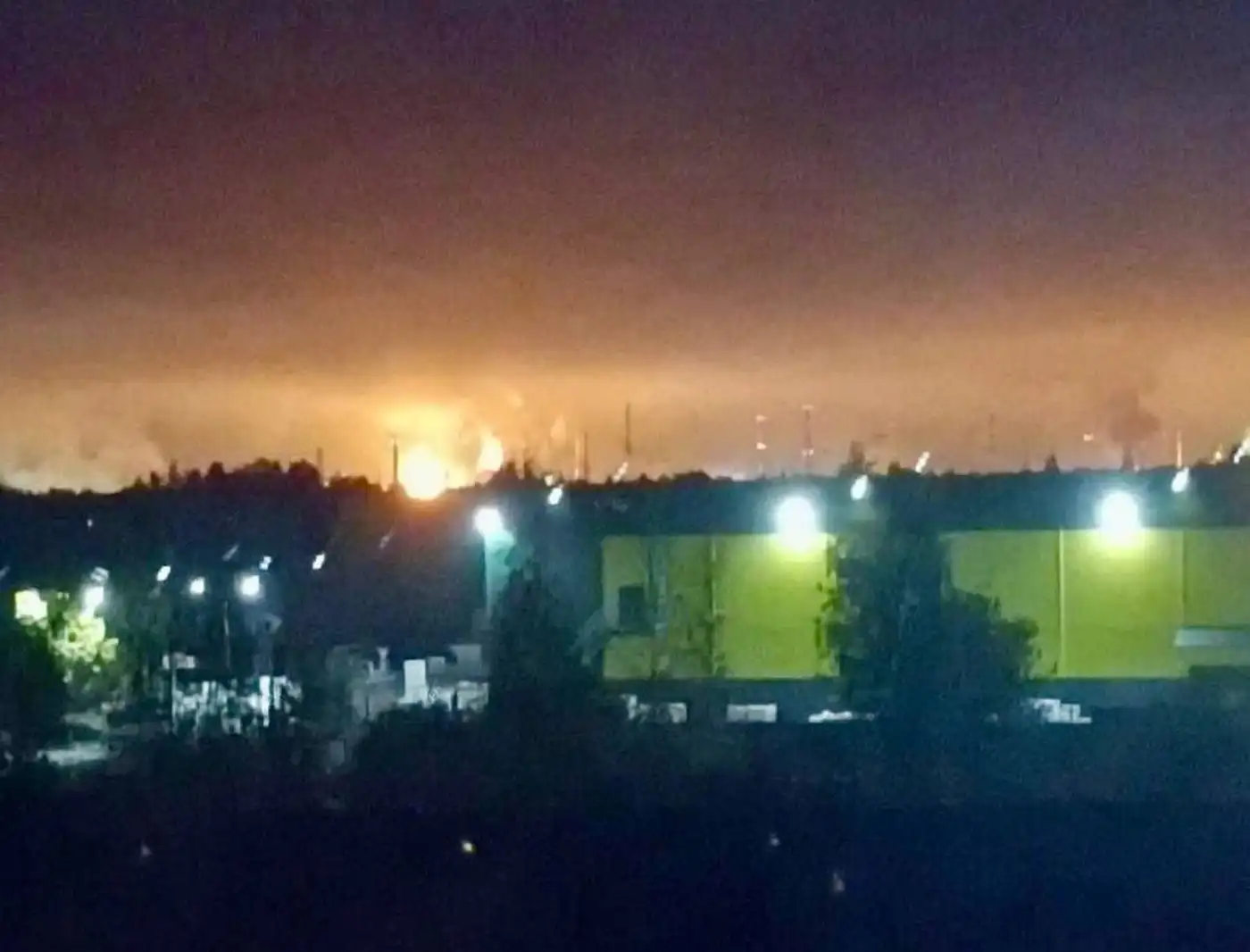 НПЗ «Киришинефтеоргсинтез» (КИНЕФ) загорелся в Ленинградской области