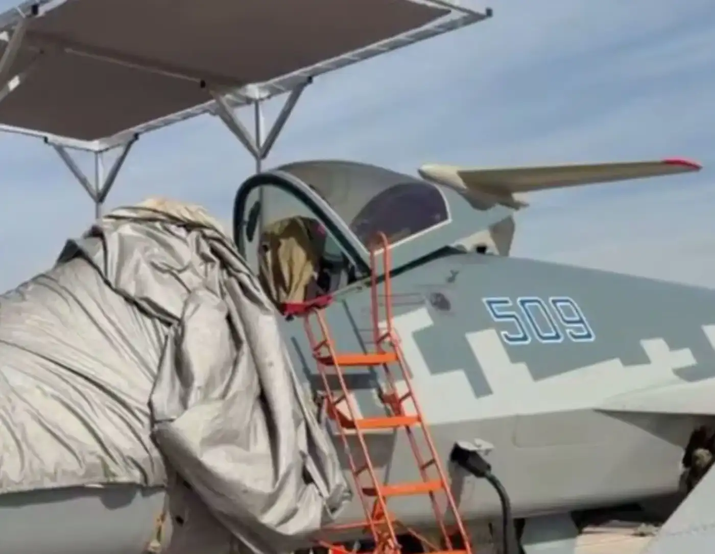 устаревший экземпляр Су-57 (Т-50-9)