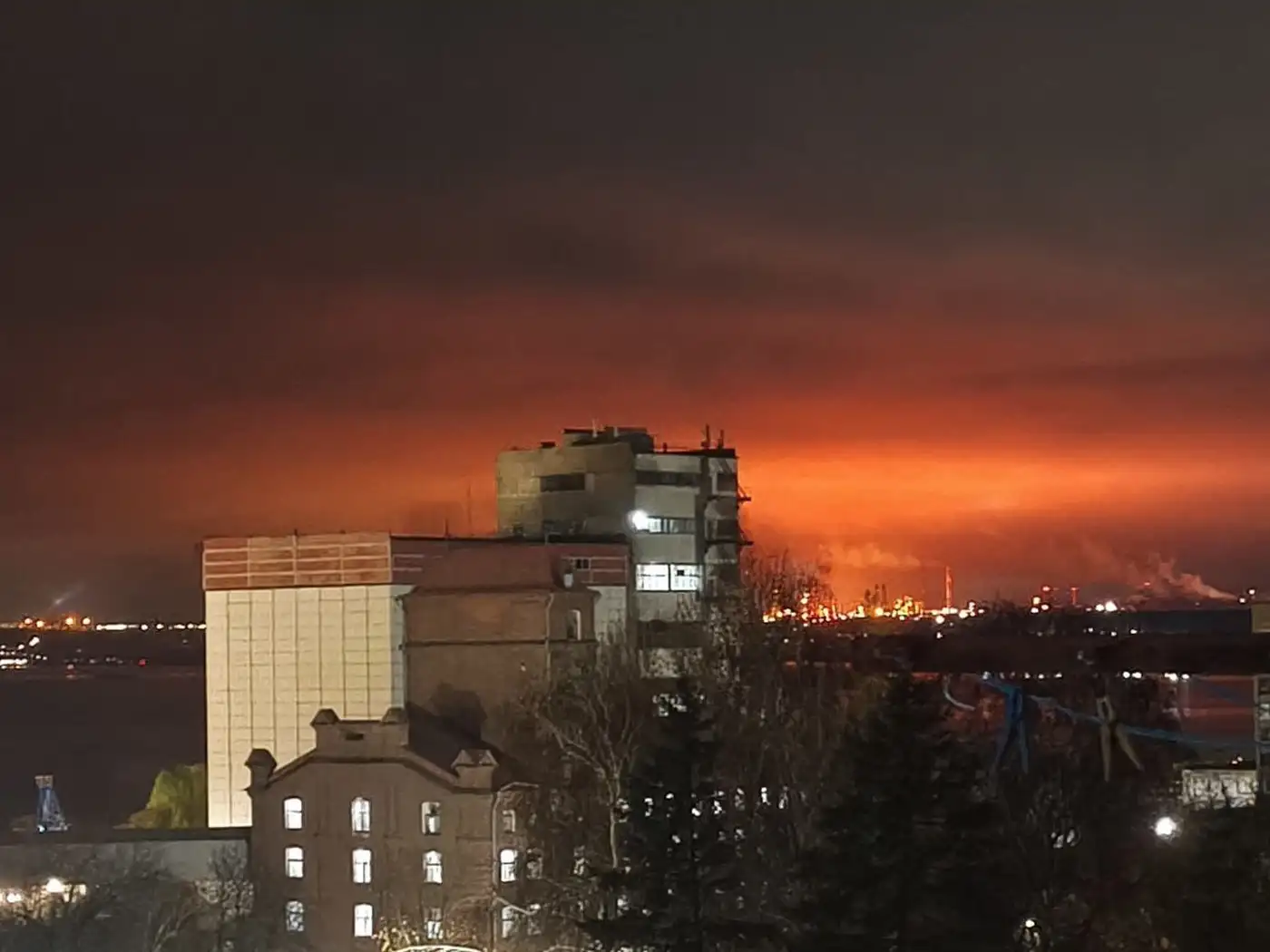 Атакован НПЗ в Саратове, 600 км от границы 1 Атакован НПЗ в Саратове, 600 км от границы