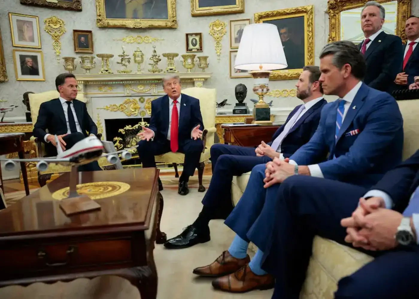 Встреча Рютте с Трампом: лесть, дипломатические ловушки и поддержка Украины