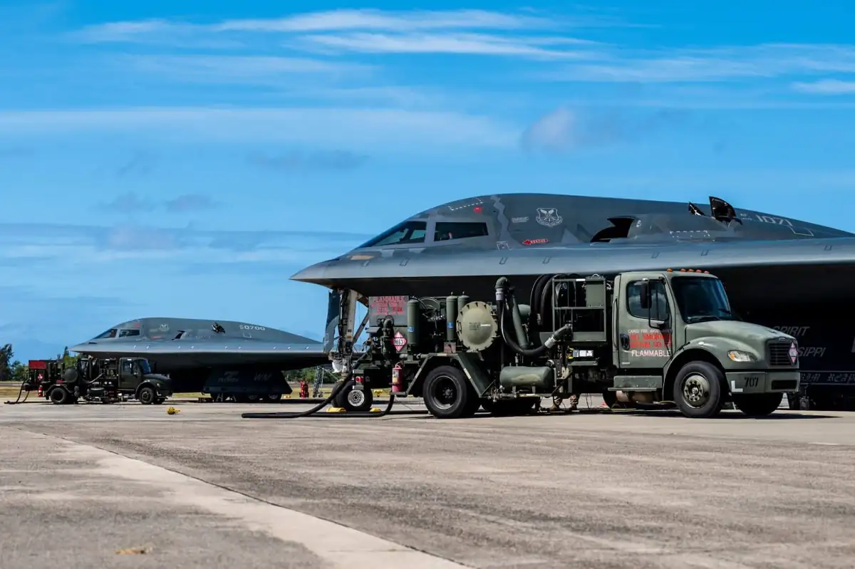 США показали учения B-2 Spirit с горячей дозаправкой 2 temp photo 98811