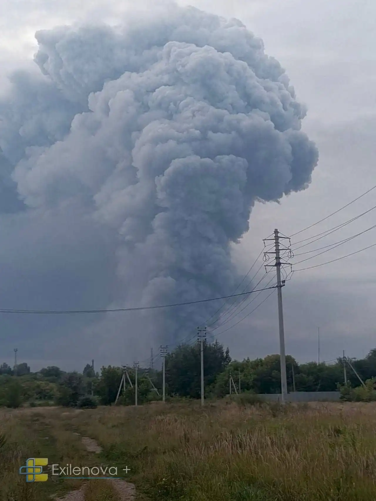 Крупнейший хаб Ozon в Поволжье полностью охвачен огнем