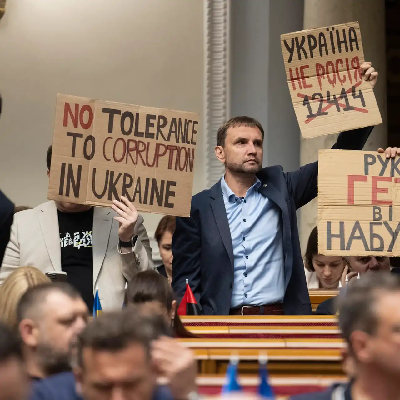 Коррупция в Украине: почему союзники не критикуют Зеленского публично