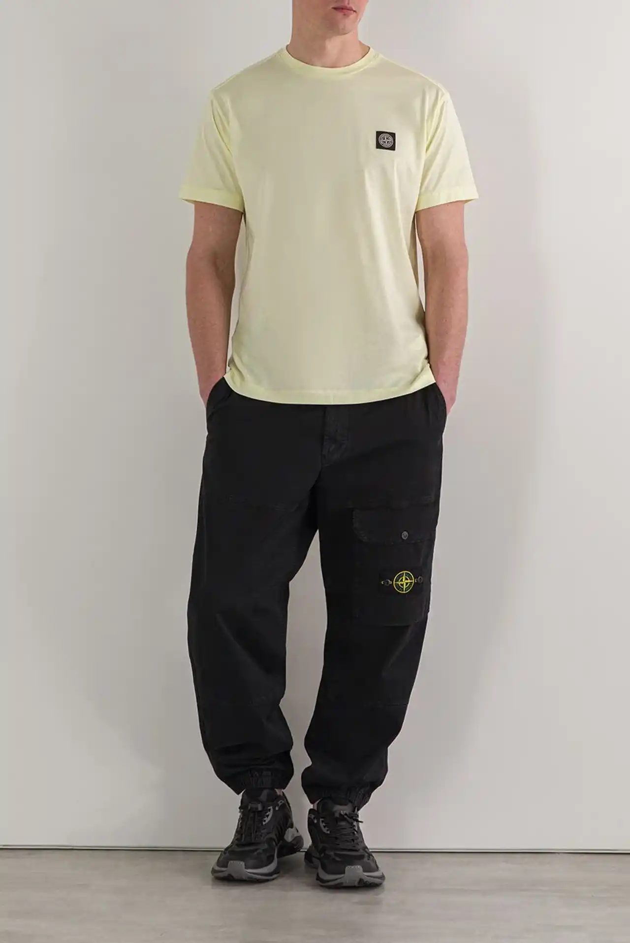 Варианты стилизации с брюками Stone Island