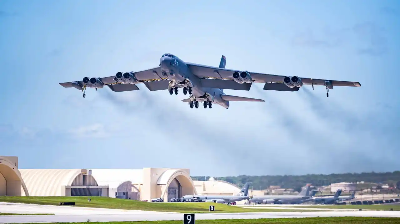 США превращают B-52H в носители противокорабельных ракет LRASM 1 США превращают B-52H в носители противокорабельных ракет LRASM