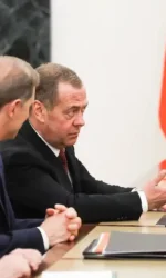 Медведев предлагает Трампу устранить Зеленского. Ушаков — о переговорах с Украиной и саммитах