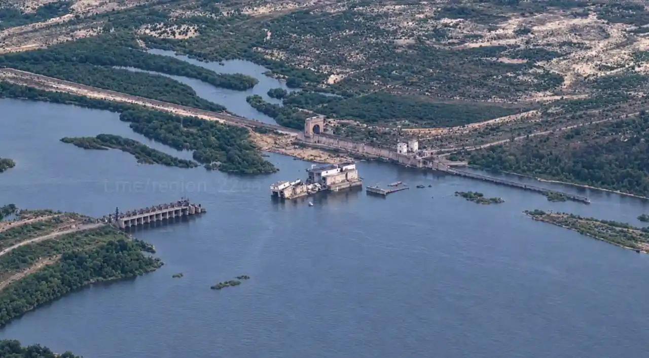 Каховское водохранилище спустя три года после уничтожения ГЭС: вместо воды вырос настоящий лес 4 Каховское водохранилище спустя три года после уничтожения ГЭС: вместо воды вырос настоящий лес